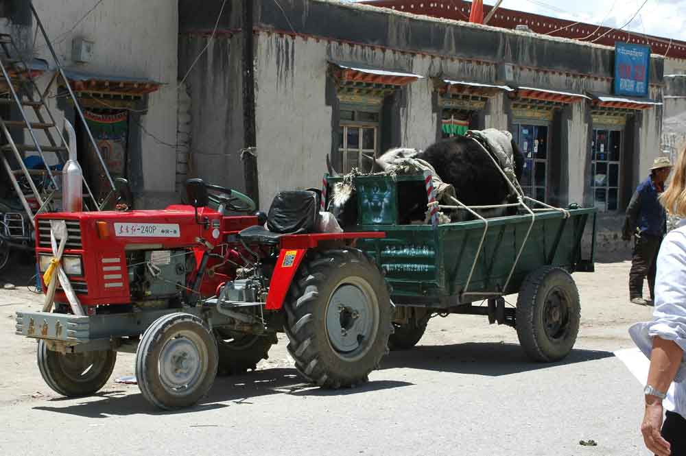 94 - Tibet, tractor